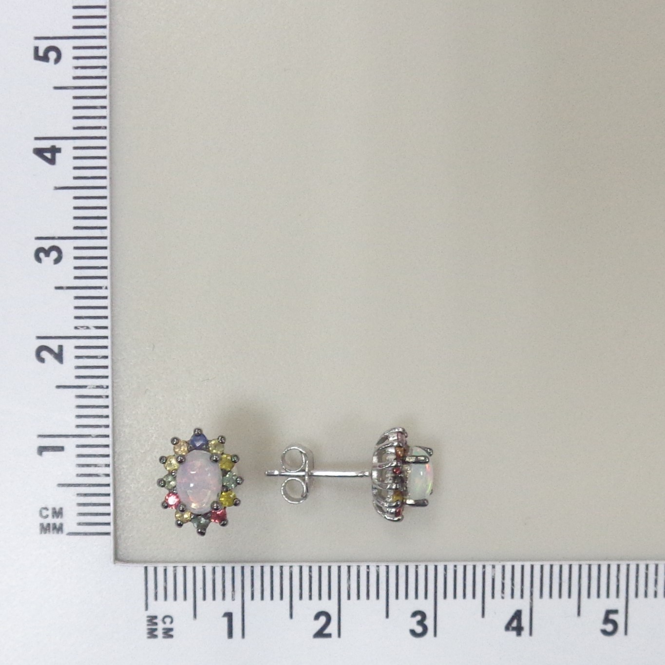 Серебряные серьги-пусеты с опалами